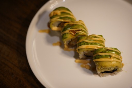 Super offerta! da Ama Sushi nel cuore di Albaro in Piazza Leonardo Cena per 2 persone 38 pezzi + 2 calici  di vino e coperto!
