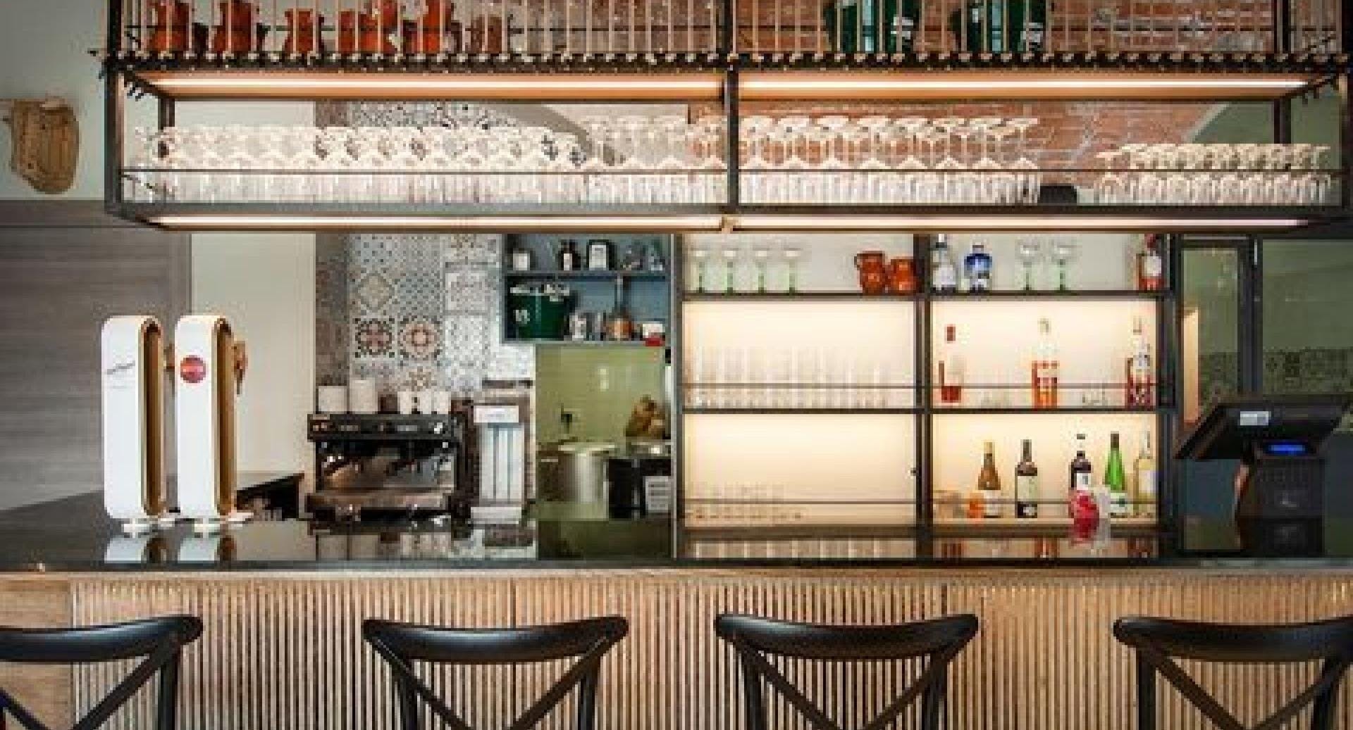  Tabarca cucina iberica  in Piazza Bandiera! menu' per 2: Tapas+Paella  (mare, terra o di verdure) 1 litro di sangria o  bottiglia di vino bianco o rosso,  acqua, torta de queso coperto incluso. 