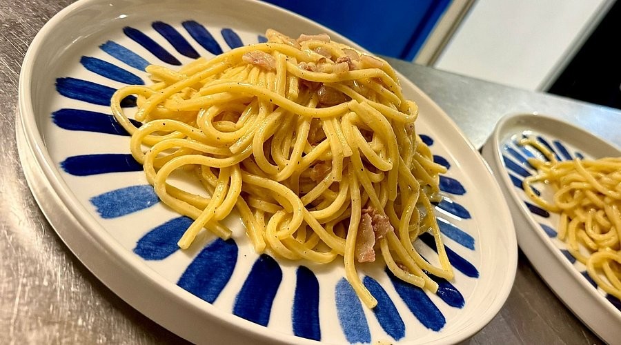  A Sampierdarena! Da Zia Ma' trattoria popolare! Menu' per 2 persone: Primo, secondo con contorno, dolce, acqua, bottiglia di vino, coperto e caffè! Il gusto della famiglia!
