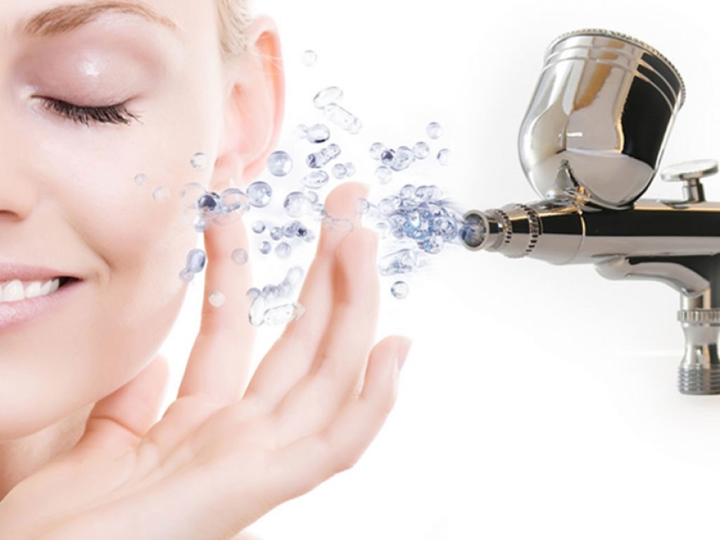 Trattamento all'ossigeno per viso collo e decolte' con applicazione siero all'acido ialuronico e b-tox da Estetika Vale  in via Colombo!