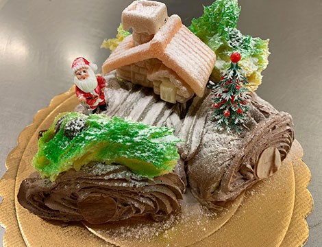 In centro! dalle Torte D'Autore! tronchetto natalizio o del nuovo anno. Coccolato il tuo palato anche a Natale!