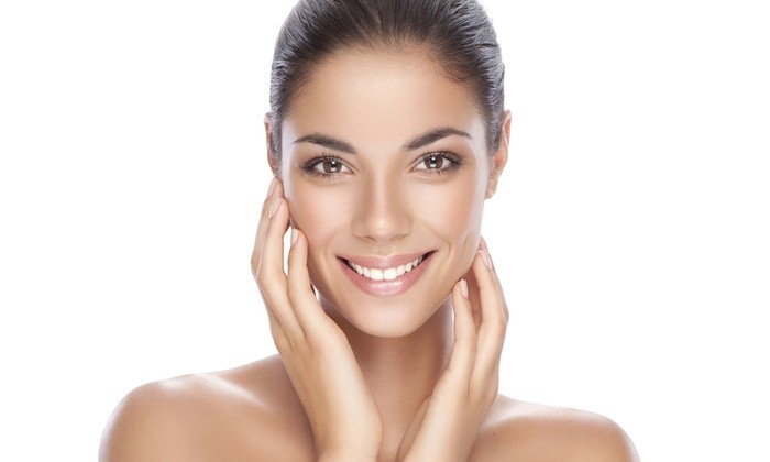 Detersione+scrub +massaggio linfodrenante viso +maschera viso all'argilla antietà e rassodante con collagene ed elastina  e applicazione attivatore solare finale in via Colombo da Estetika Vale!