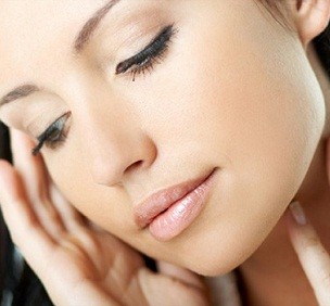 Novità! Analisi della pelle con apparecchiatura di ultima generazione + pulizia viso completa con definizione sopracciglia ed epilazione labbro superiore da Ego Estetica Avanzata!