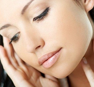 Splendida idea regalo! Pacchetto multicoccole Risveglio di Primavera! Pulizia viso +peeling corpo+pedicure profonda con smalto normale solo 49.90!