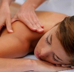  30 minuti di Massaggio testa collo e schiena nella centralissima via Macaggi da Daniela Marzano